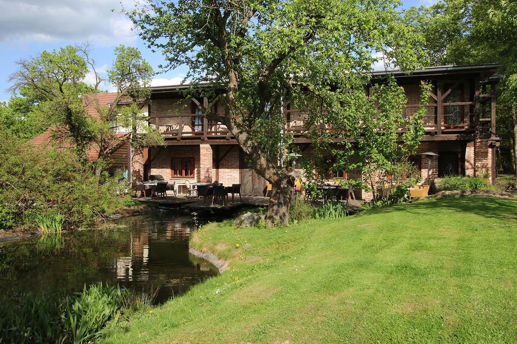 Hotel Areal Botanika Unhošť Esterno foto