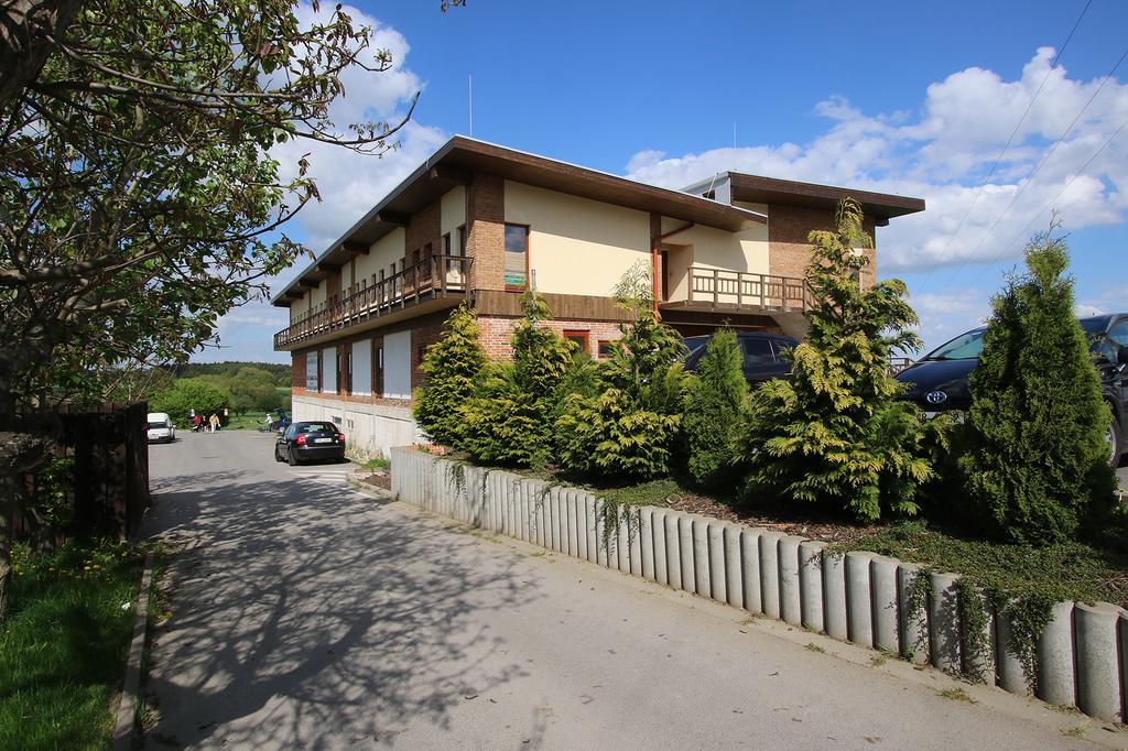 Hotel Areal Botanika Unhošť Esterno foto