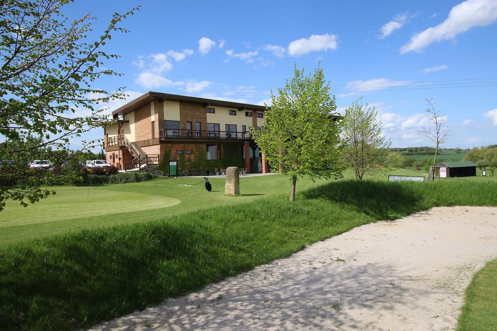 Hotel Areal Botanika Unhošť Esterno foto
