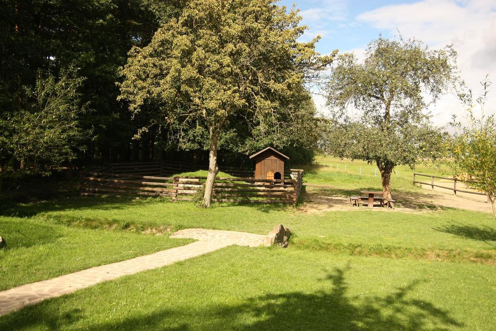 Hotel Areal Botanika Unhošť Esterno foto
