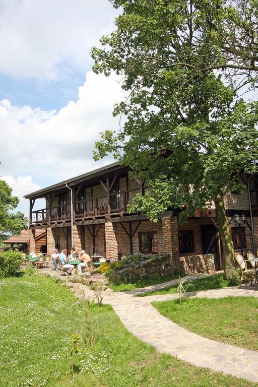 Hotel Areal Botanika Unhošť Esterno foto