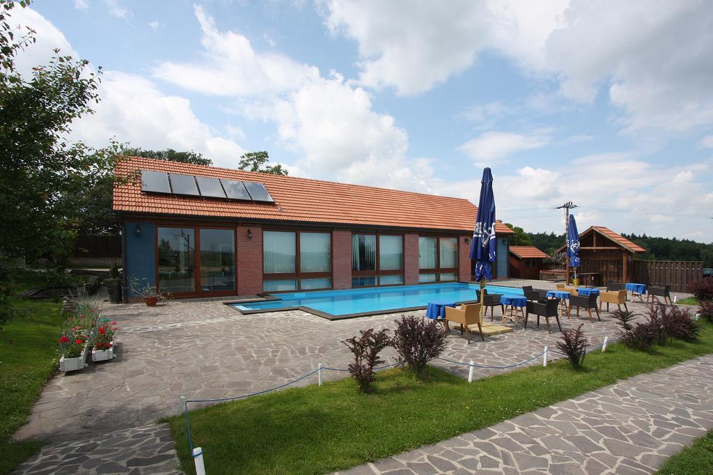 Hotel Areal Botanika Unhošť Esterno foto
