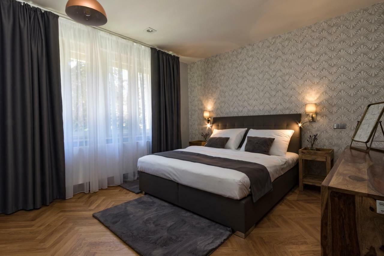 Hotel Areal Botanika Unhošť Esterno foto