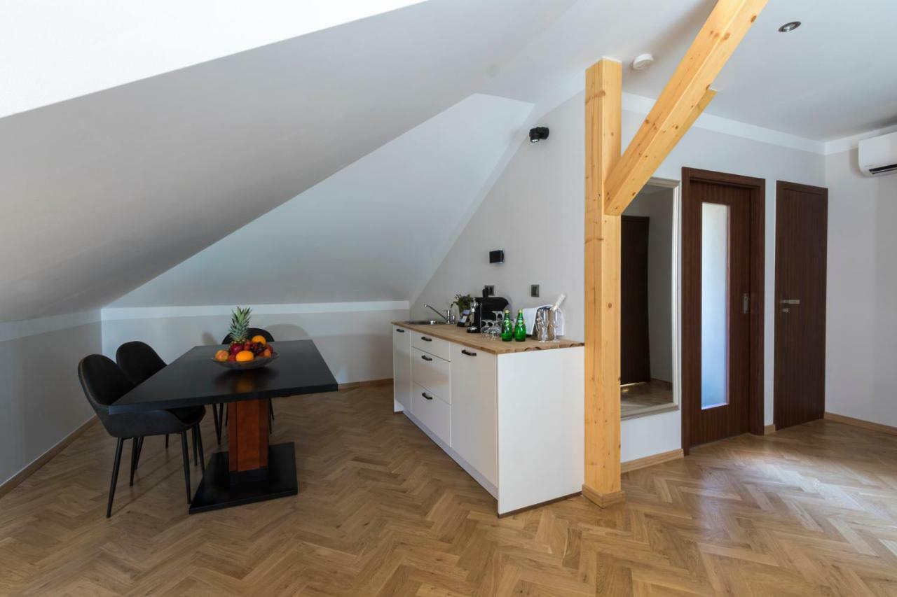 Hotel Areal Botanika Unhošť Esterno foto