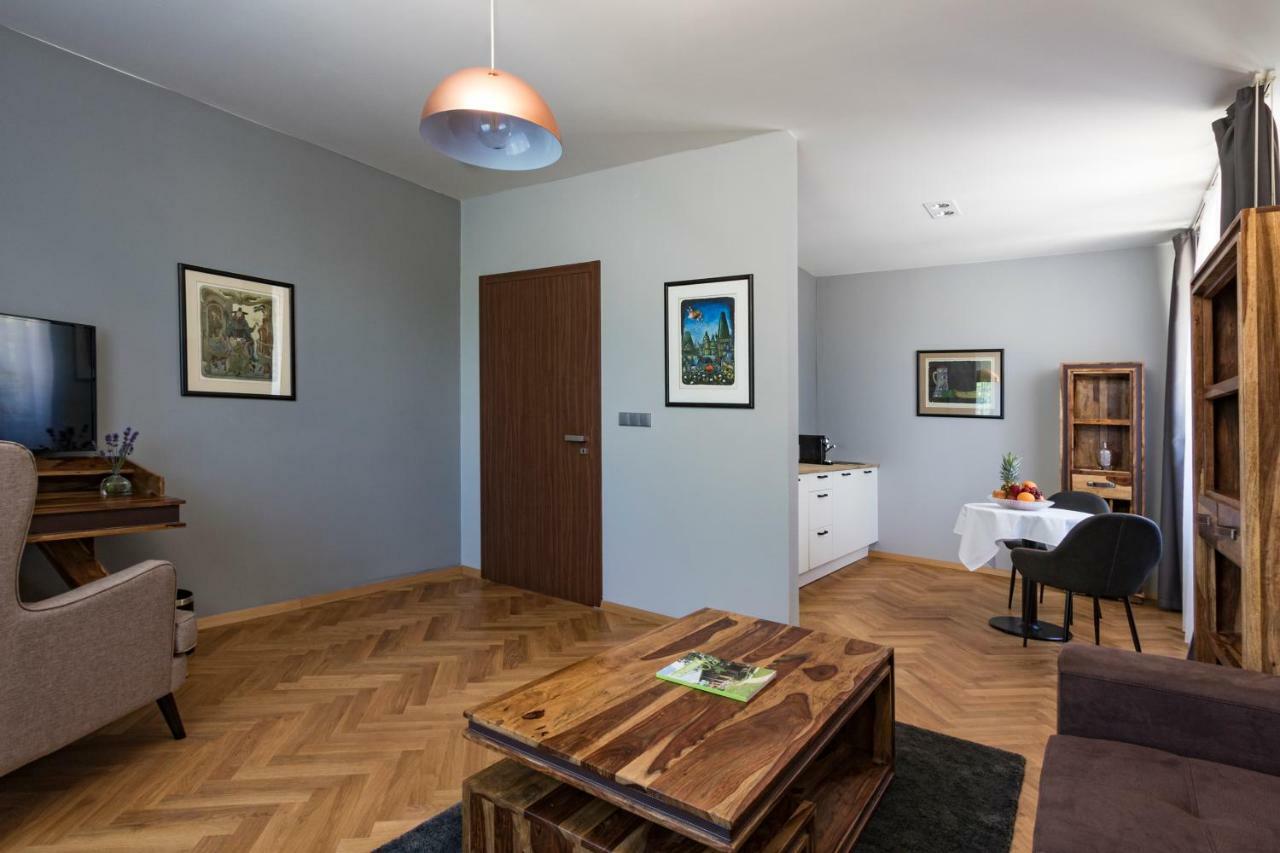 Hotel Areal Botanika Unhošť Esterno foto