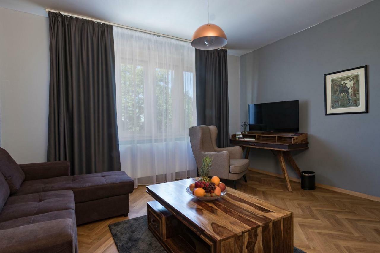 Hotel Areal Botanika Unhošť Esterno foto