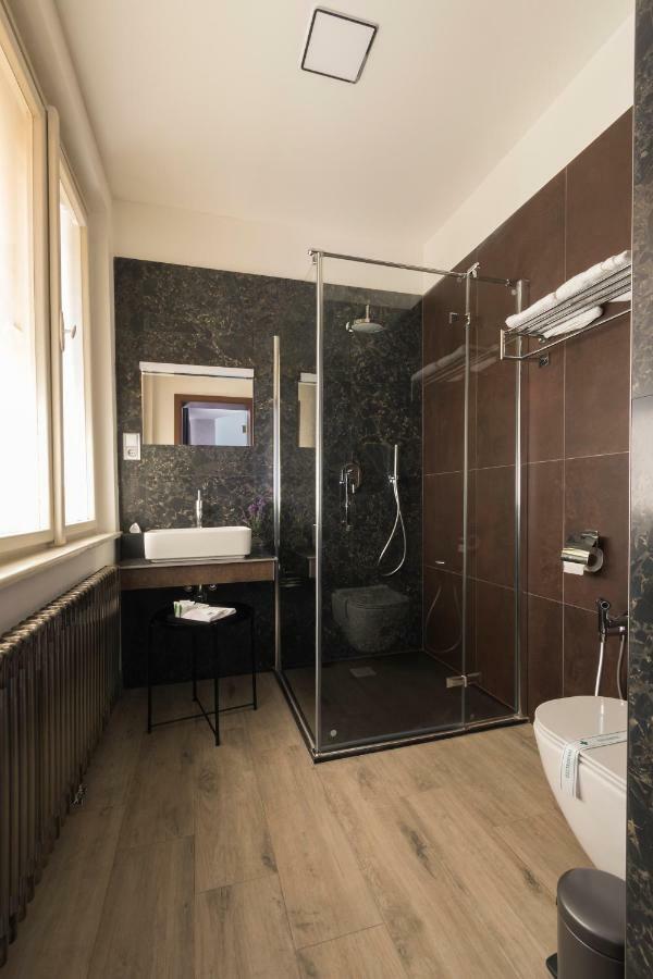 Hotel Areal Botanika Unhošť Esterno foto
