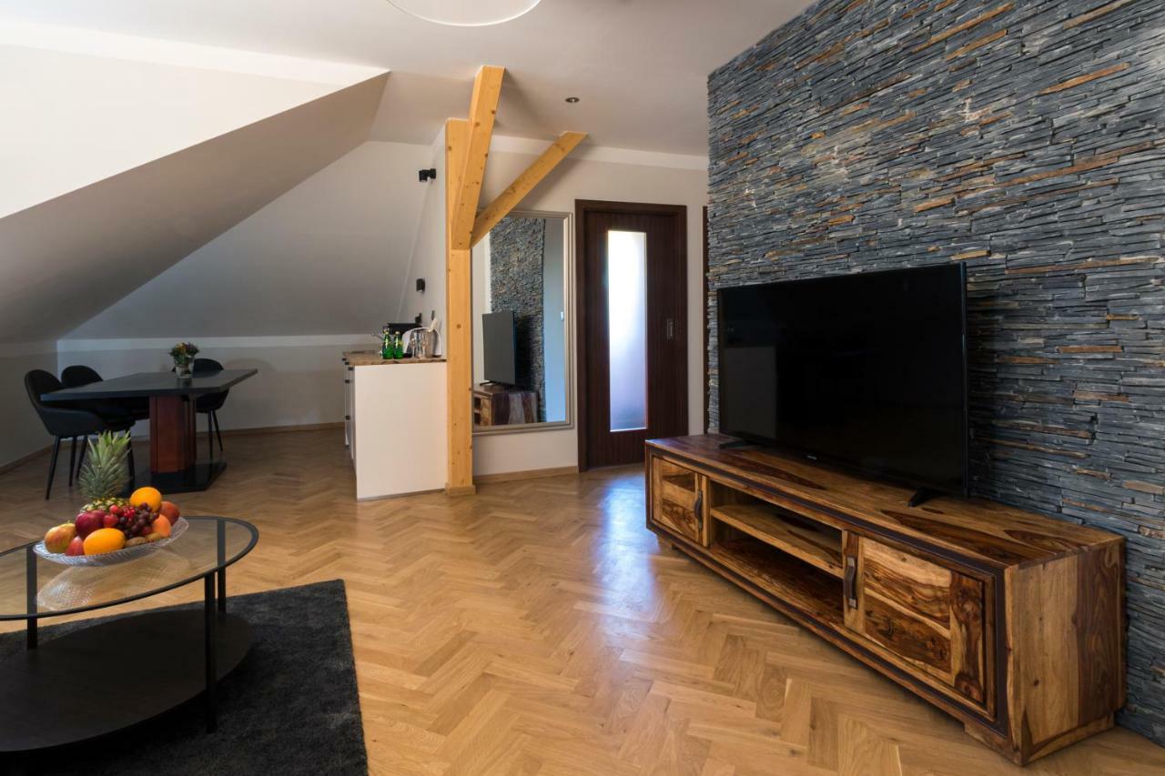 Hotel Areal Botanika Unhošť Esterno foto