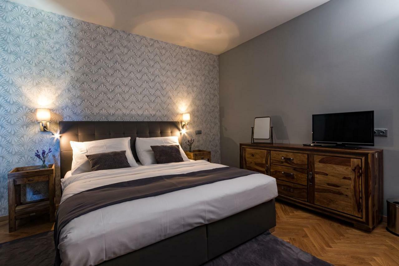 Hotel Areal Botanika Unhošť Esterno foto