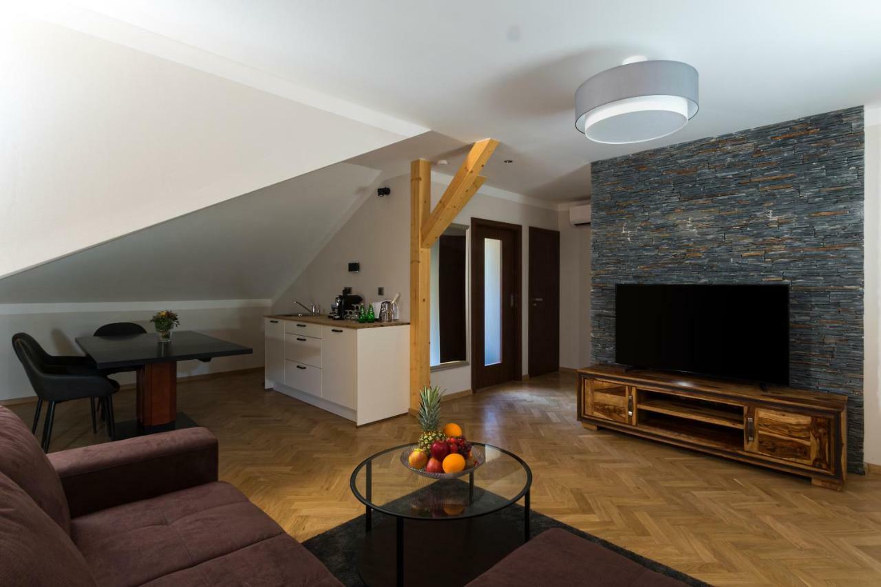 Hotel Areal Botanika Unhošť Esterno foto