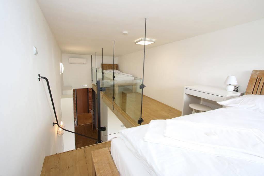 Hotel Areal Botanika Unhošť Esterno foto