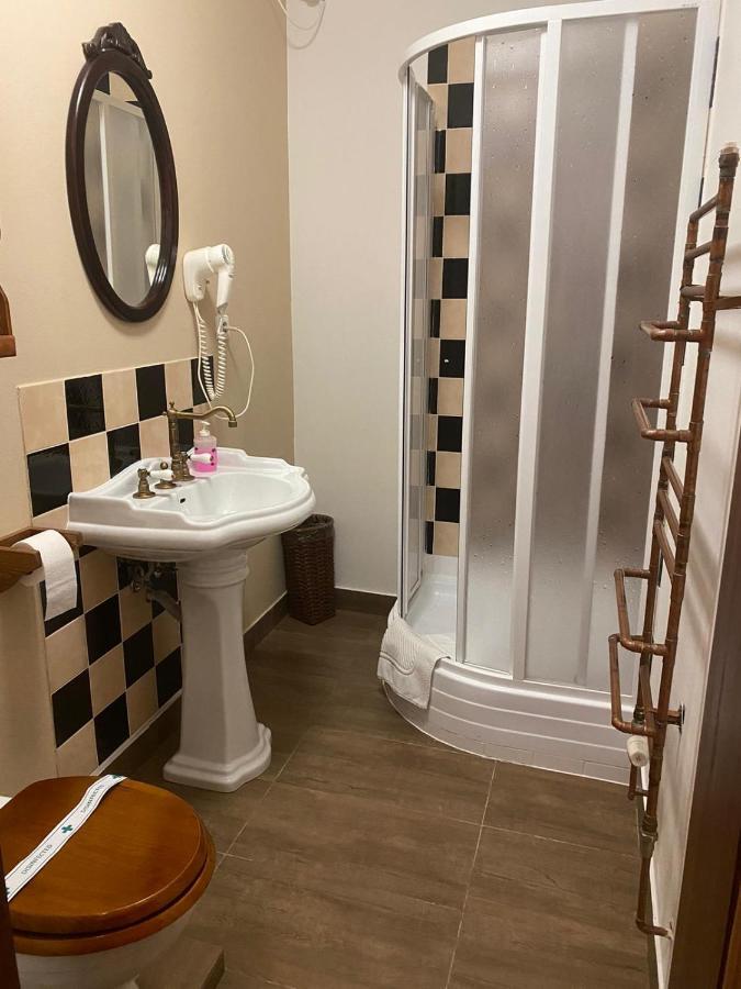 Hotel Areal Botanika Unhošť Esterno foto